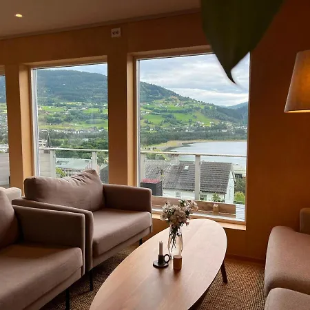 Panoramic Water Views - Modern - Free Parking Apartament *