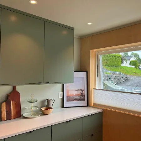 Panoramic Water Views - Modern - Free Parking