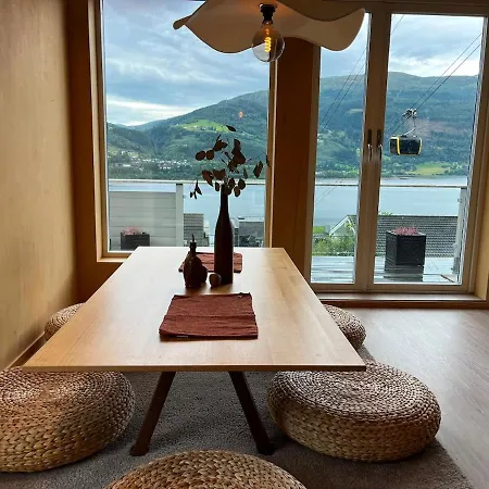 Panoramic Water Views - Modern - Free Parking *